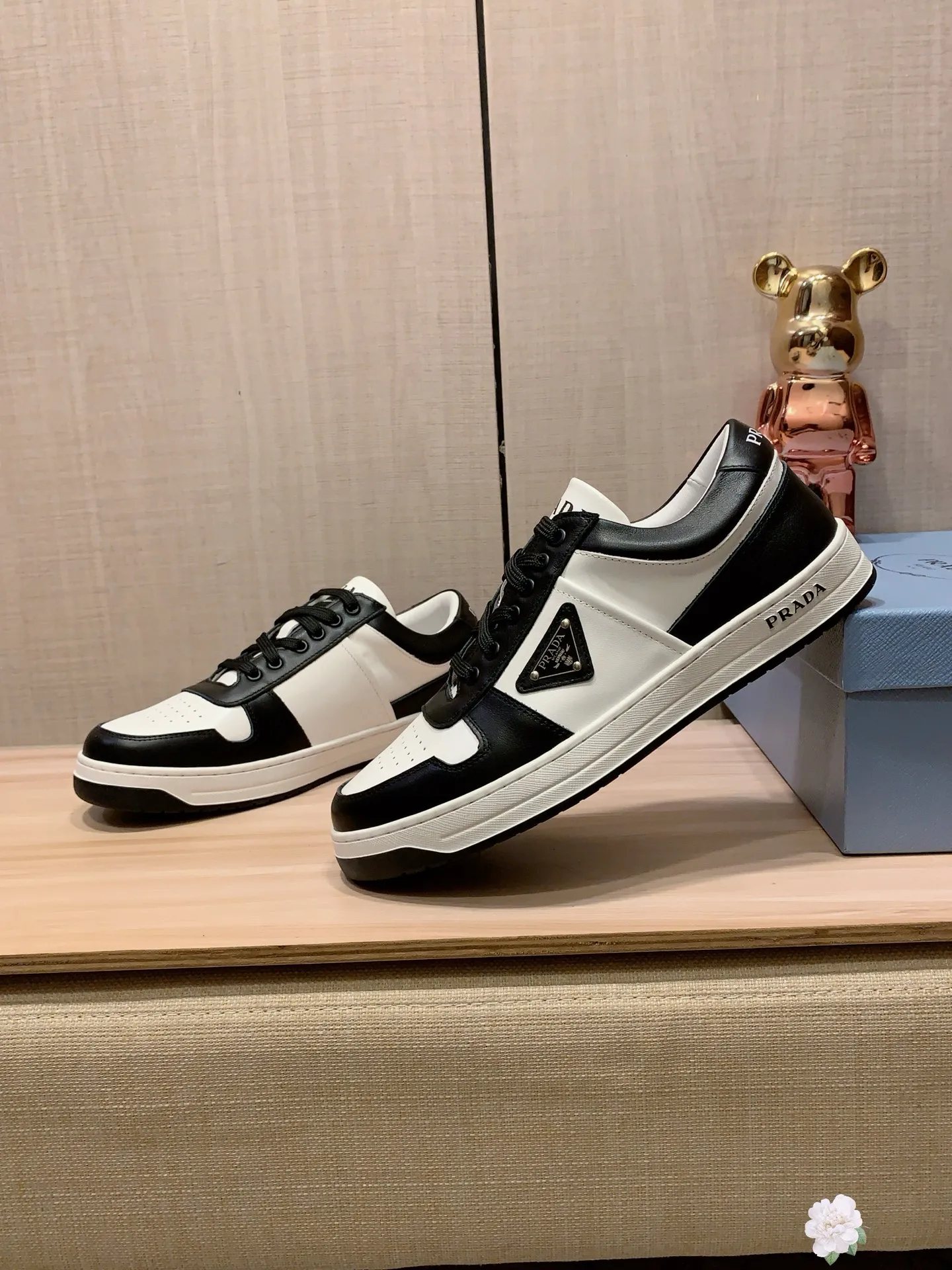 Men's Men's Shoes💰442💰💰🎩🎩[Lightning][Lightning] "PRADA*" The latest and most popular casual shoes, top brand [seduce] luxury ~ purchasing agency, top quality ~. [Strong] The upper is made of imported breathable cowhide material ➕ breathable sheepskin feet (•) with fine workmanship. The original stylish and stylish soft rubber wear-resistant and non-slip outsole is light and comfortable on the feet. The real thing looks better when photographed in real life. 226: code: 38-44, white and black 4️⃣ colors selected